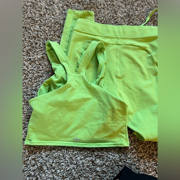 Alo Workout Set - Picture 8 of 8